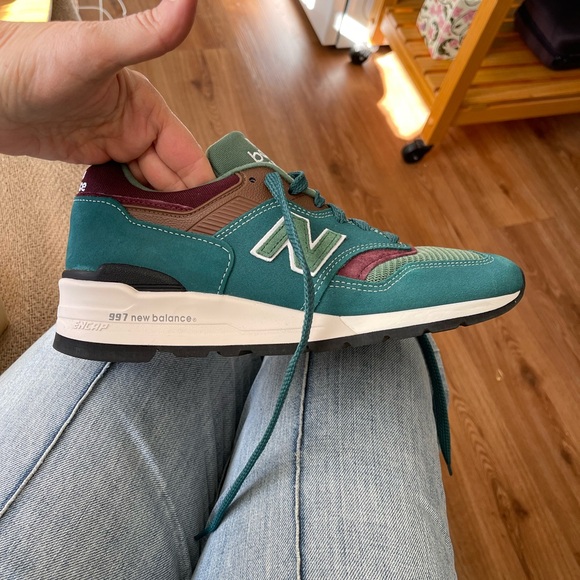 New Balance mens/womens Green and Brown Sneakers. New-ish. Worn just once. - Picture 5 of 12